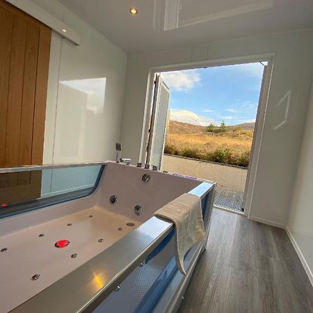 Highland Stays - Ben View Room & Jacuzzi Bath Fort William Esterno foto
