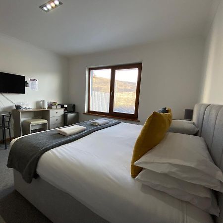 Highland Stays - Ben View Room & Jacuzzi Bath Fort William Esterno foto