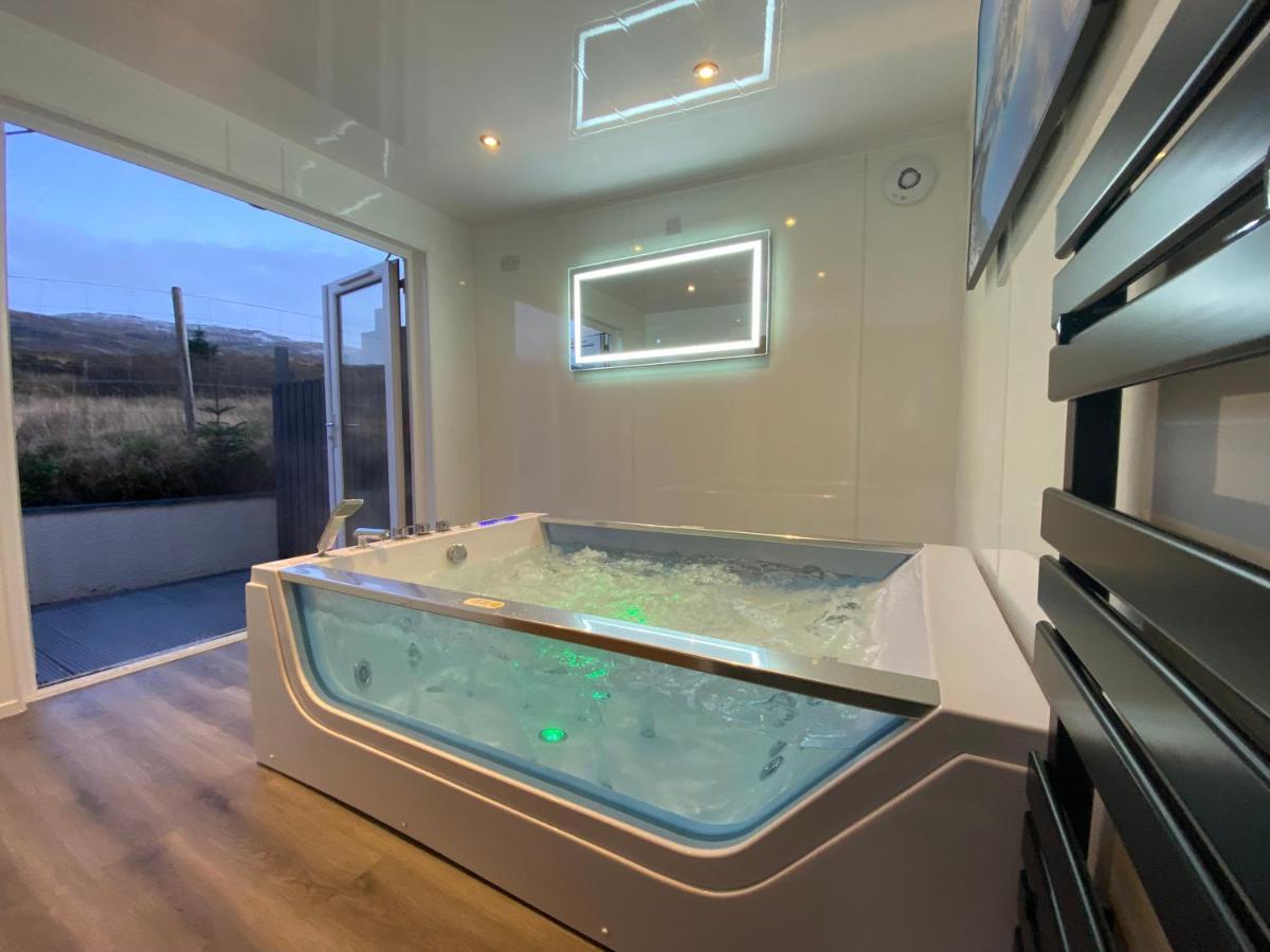 Highland Stays - Ben View Room & Jacuzzi Bath Fort William Esterno foto