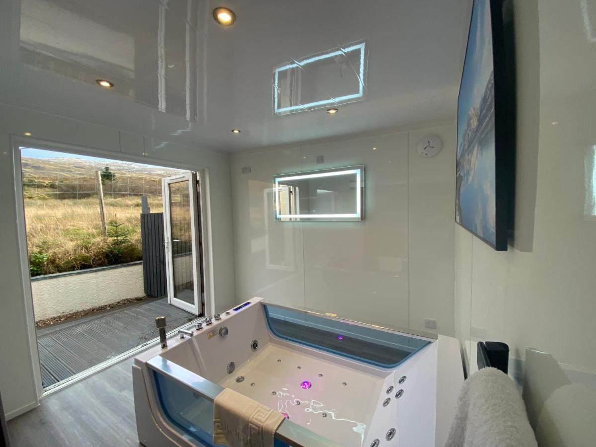 Highland Stays - Ben View Room & Jacuzzi Bath Fort William Esterno foto