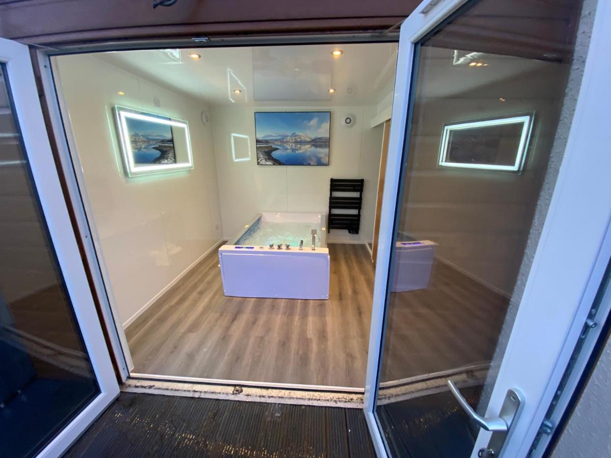Highland Stays - Ben View Room & Jacuzzi Bath Fort William Esterno foto