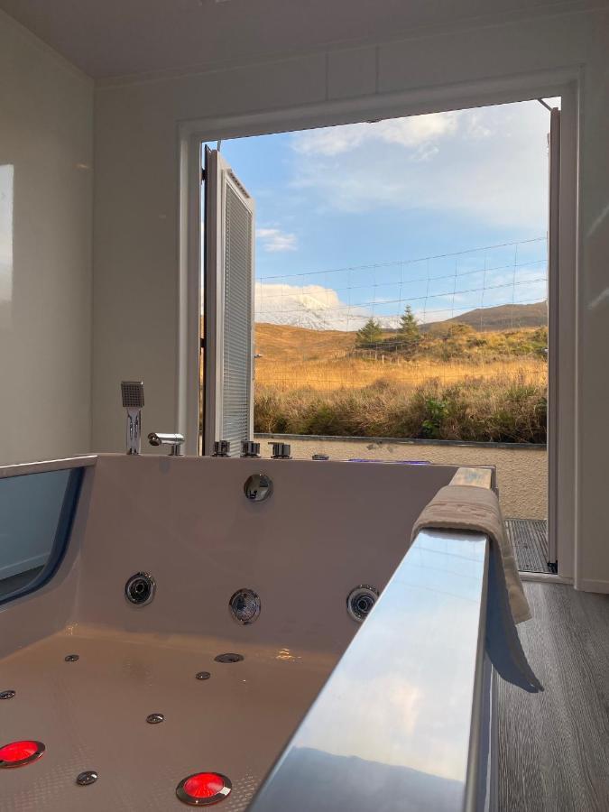 Highland Stays - Ben View Room & Jacuzzi Bath Fort William Esterno foto