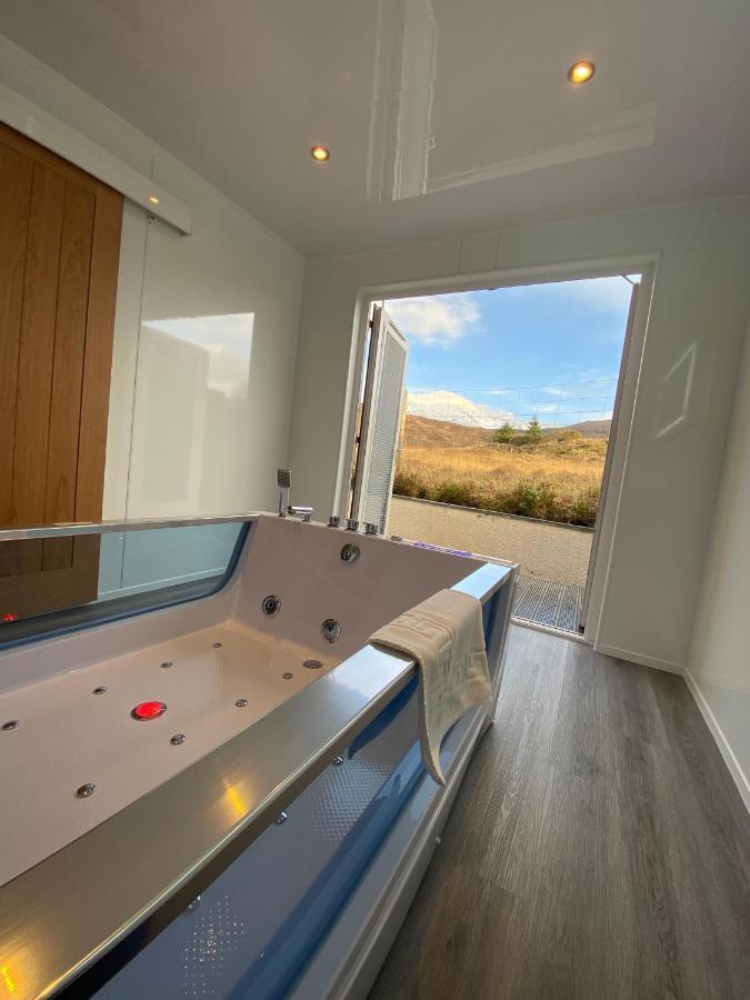 Highland Stays - Ben View Room & Jacuzzi Bath Fort William Esterno foto